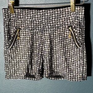 Stylish Black and White Geometric Women's Bike Shorts